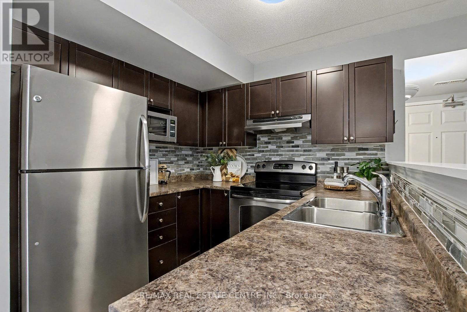 204 - 1380 Main Street E, Milton, Ontario  L9T 7S4 - Photo 7 - W12440503