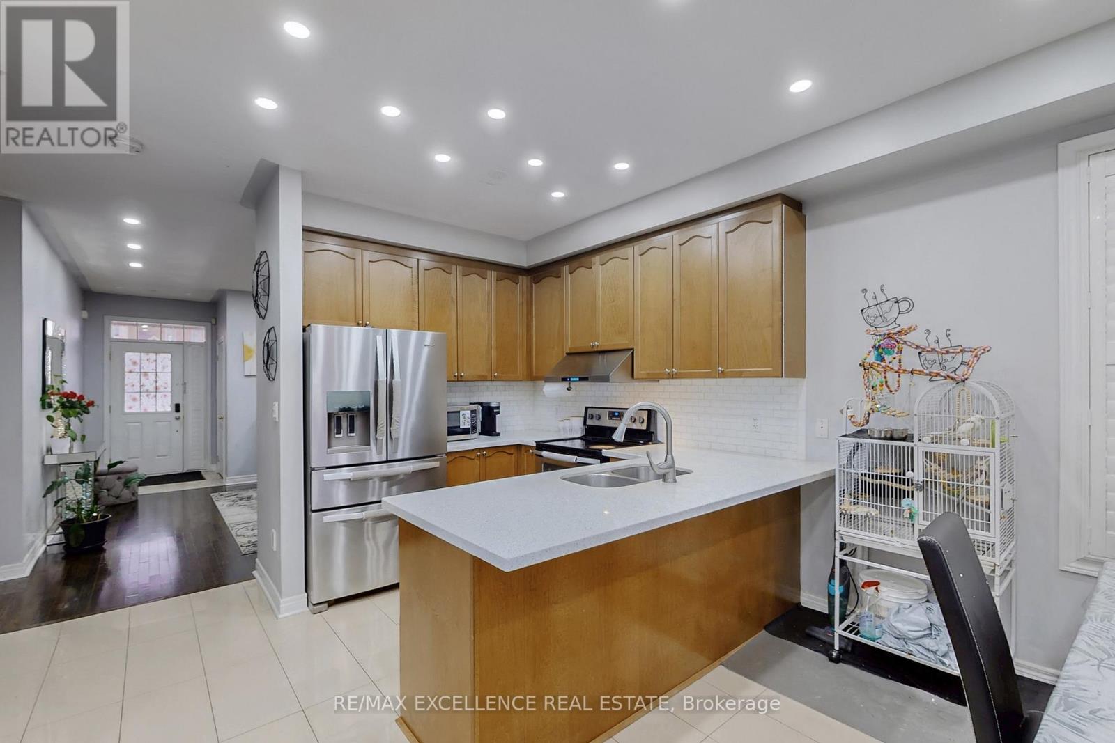 2 Ryecroft Crescent, Brampton, Ontario L6R 0M9 - Photo 12 - W12520450