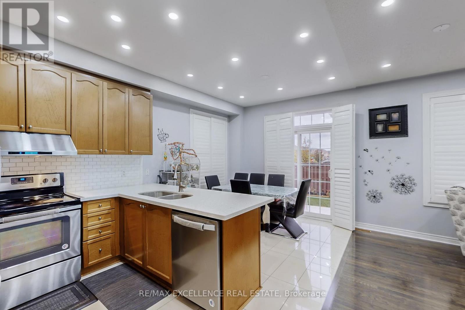 2 Ryecroft Crescent, Brampton, Ontario L6R 0M9 - Photo 14 - W12520450