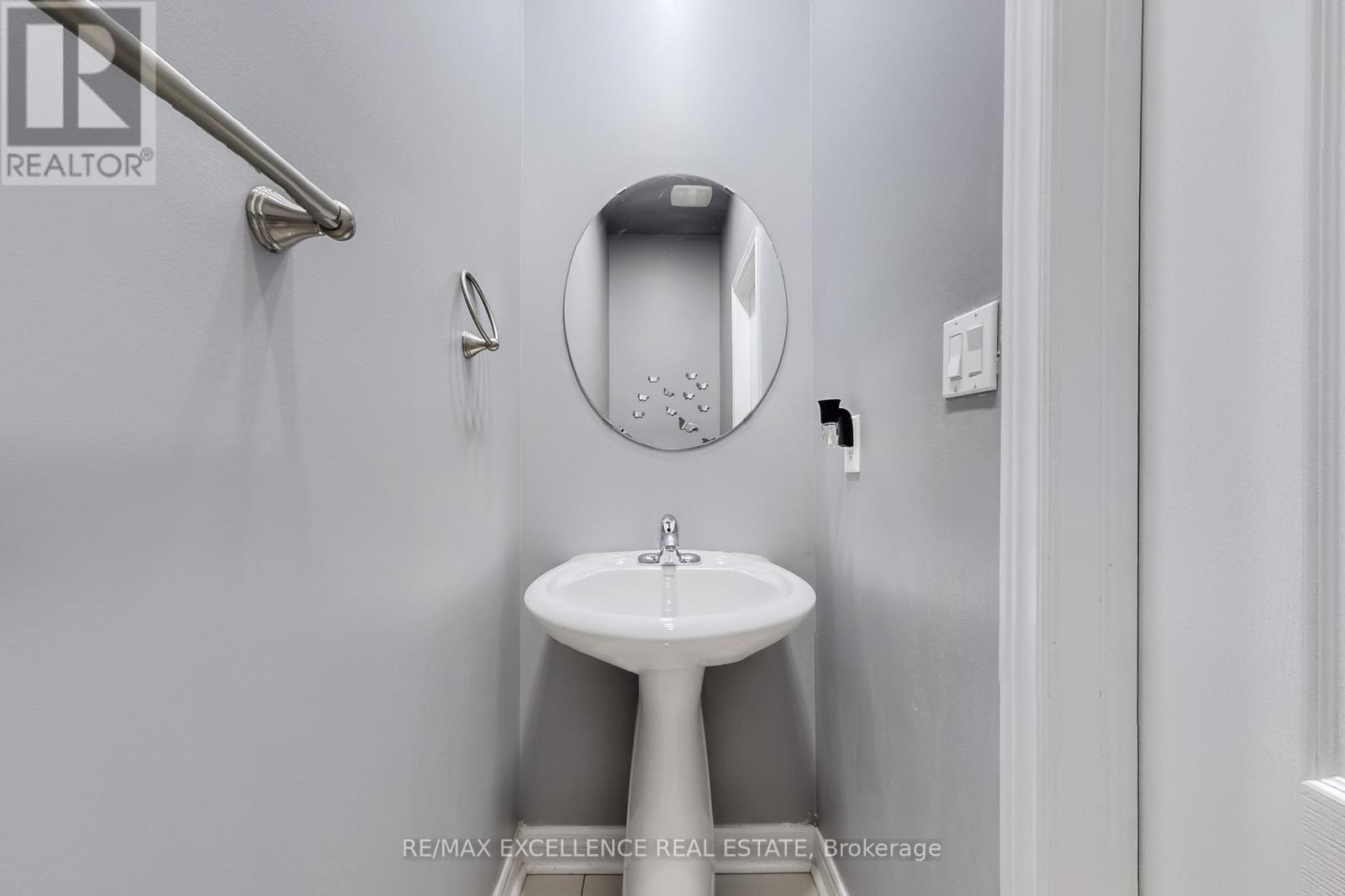 2 Ryecroft Crescent, Brampton, Ontario L6R 0M9 - Photo 16 - W12520450