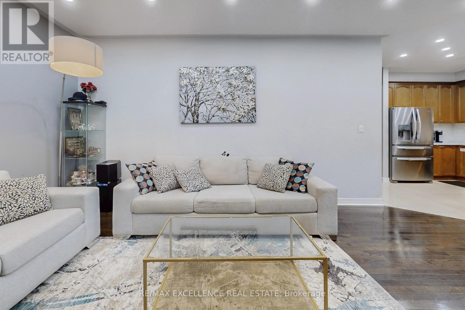 2 Ryecroft Crescent, Brampton, Ontario L6R 0M9 - Photo 11 - W12520450