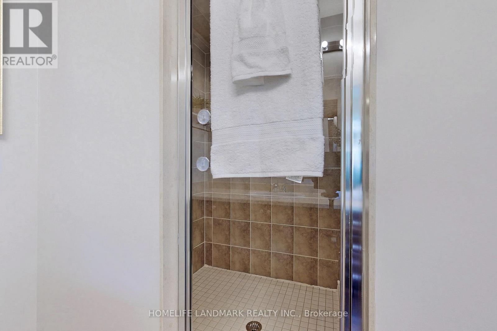 28 Township Avenue, Richmond Hill, Ontario  L4E 0J8 - Photo 10 - N12520592