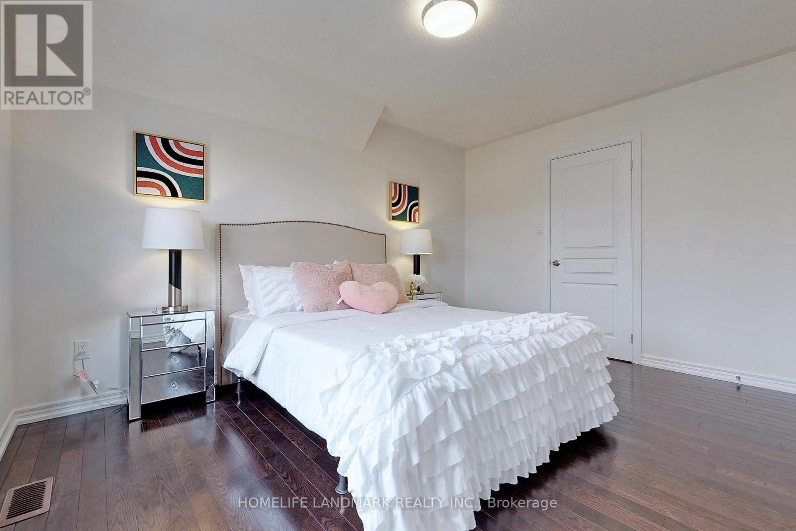 28 Township Avenue, Richmond Hill, Ontario  L4E 0J8 - Photo 12 - N12520592