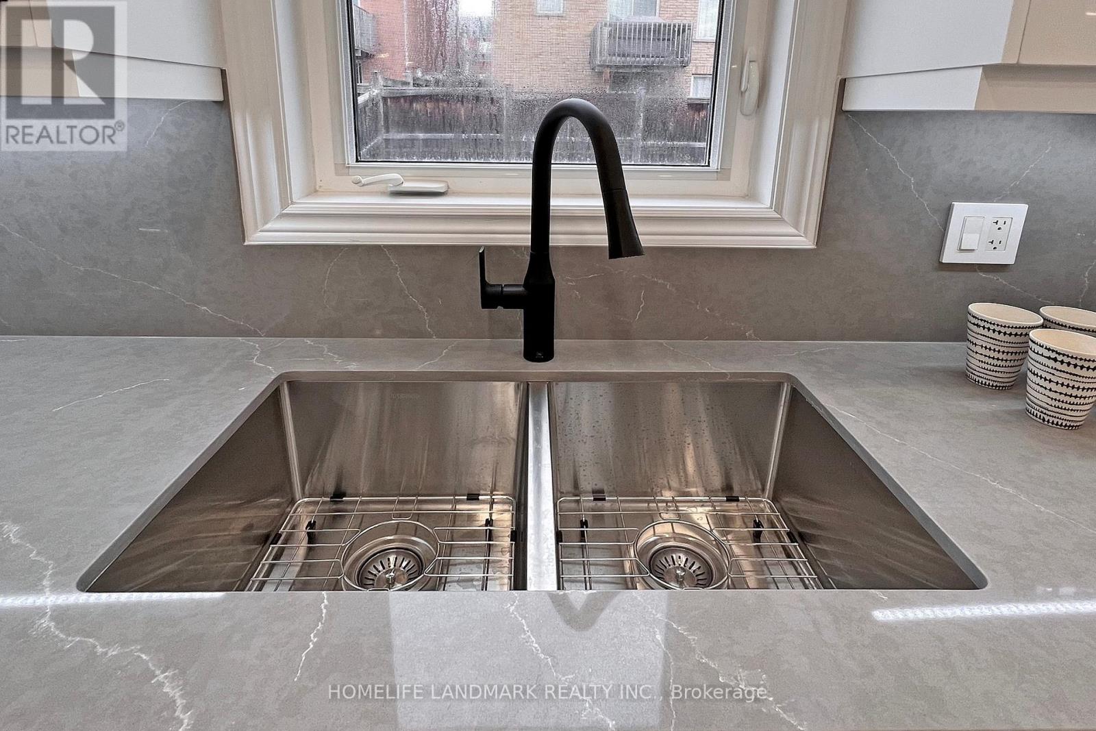 28 Township Avenue, Richmond Hill, Ontario  L4E 0J8 - Photo 38 - N12520592