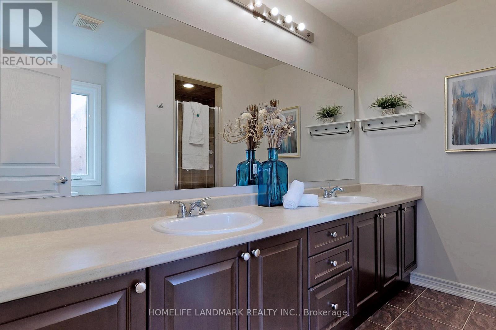 28 Township Avenue, Richmond Hill, Ontario  L4E 0J8 - Photo 9 - N12520592