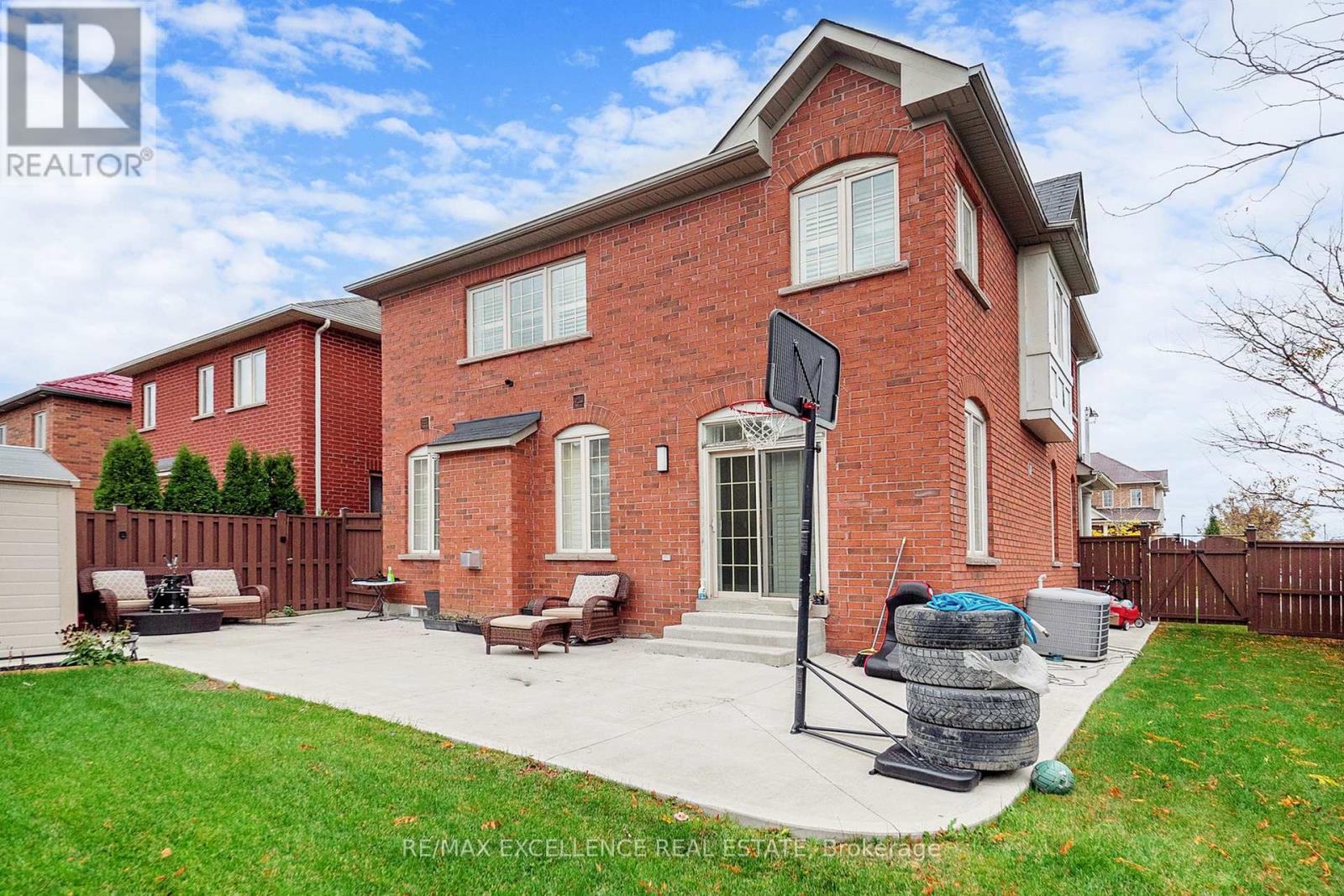 2 Ryecroft Crescent, Brampton, Ontario L6R 0M9 - Photo 39 - W12520450