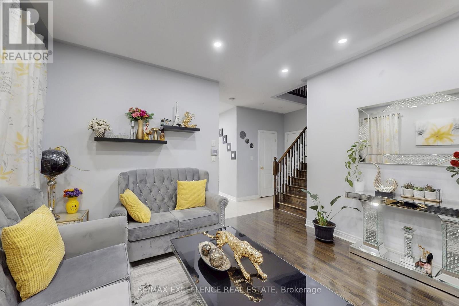 2 Ryecroft Crescent, Brampton, Ontario L6R 0M9 - Photo 5 - W12520450