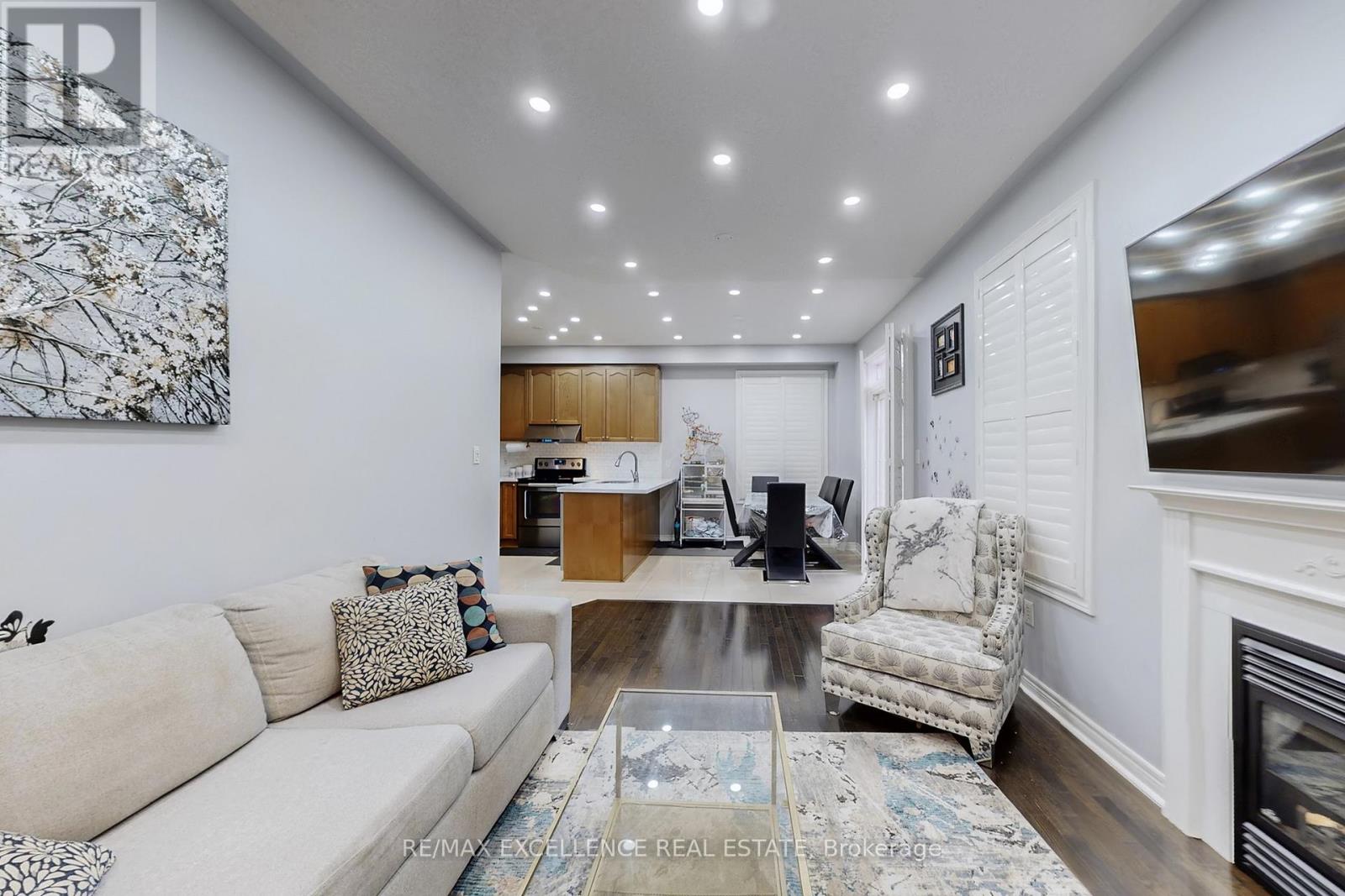 2 Ryecroft Crescent, Brampton, Ontario L6R 0M9 - Photo 9 - W12520450