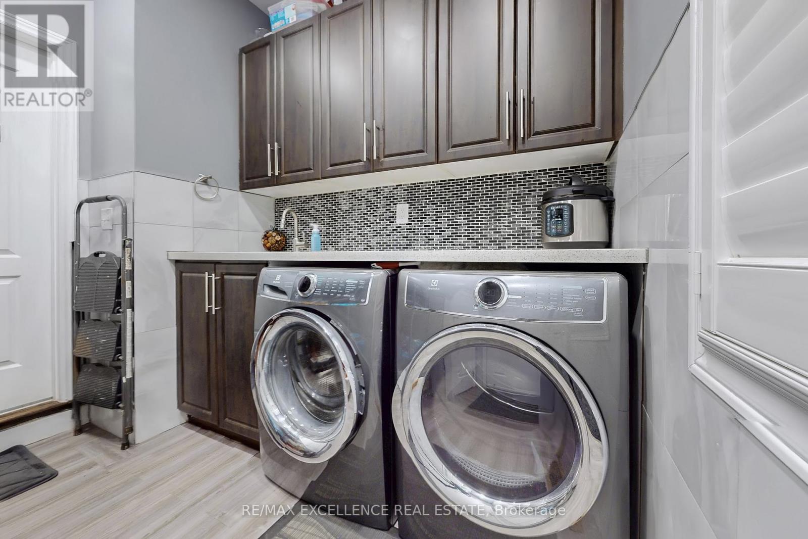 2 Ryecroft Crescent, Brampton, Ontario L6R 0M9 - Photo 17 - W12520450