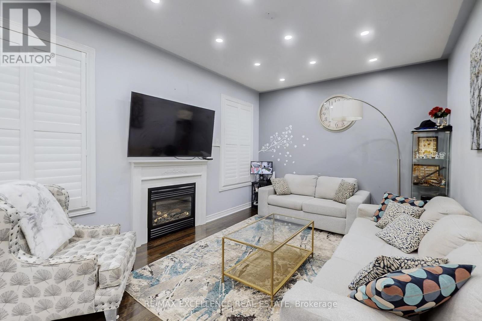 2 Ryecroft Crescent, Brampton, Ontario L6R 0M9 - Photo 8 - W12520450