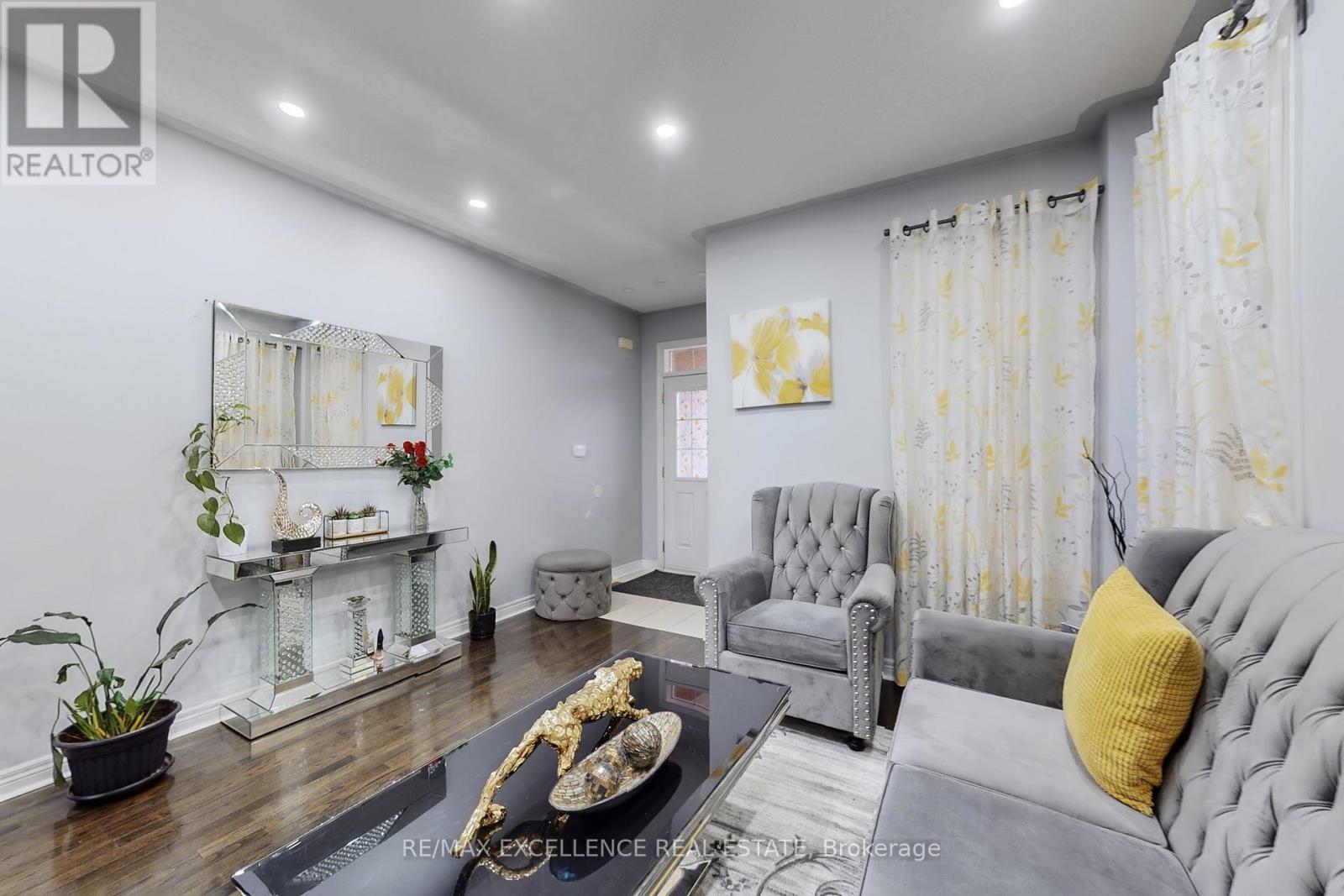 2 Ryecroft Crescent, Brampton, Ontario L6R 0M9 - Photo 6 - W12520450