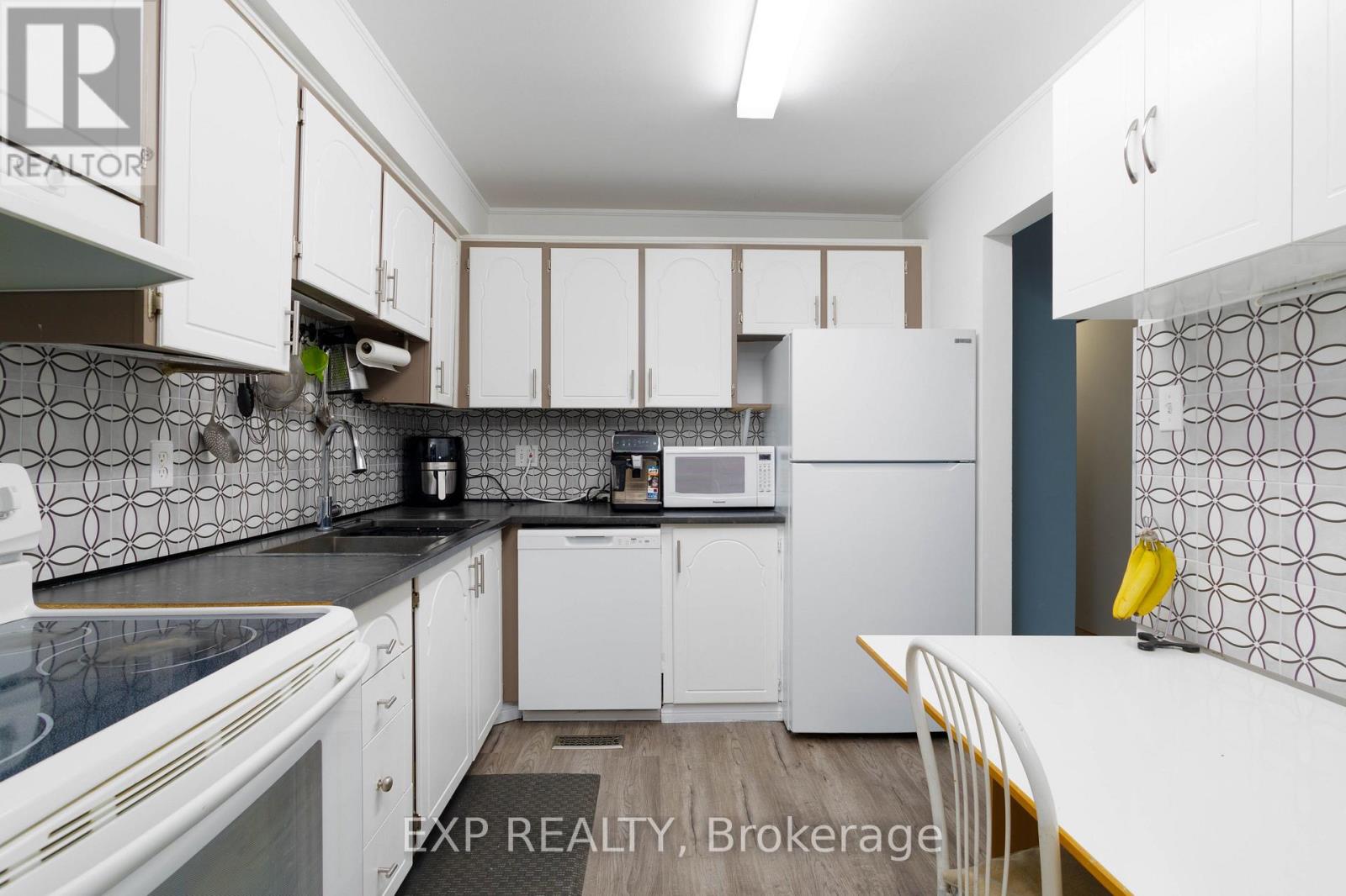 66 Chaucer Crescent, Barrie, Ontario  L4N 4T7 - Photo 12 - S12520590