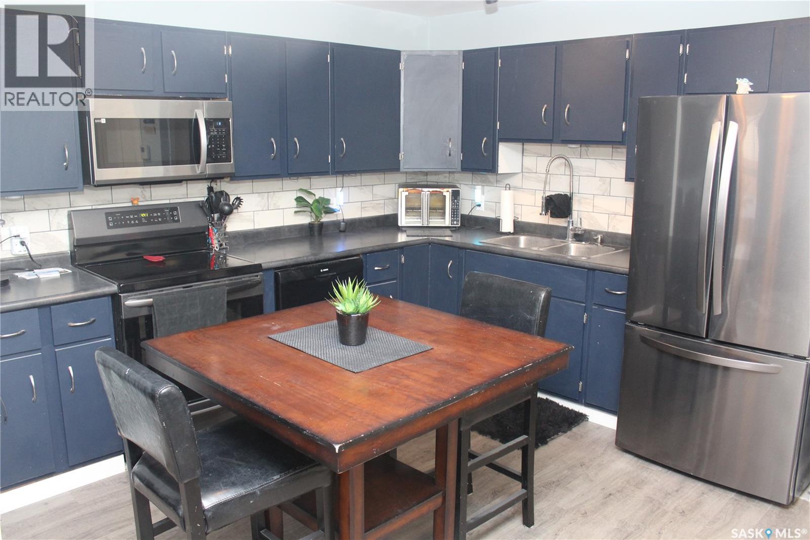 1220 Courtney Street, Regina, Saskatchewan  S4T 7R9 - Photo 9 - SK023564