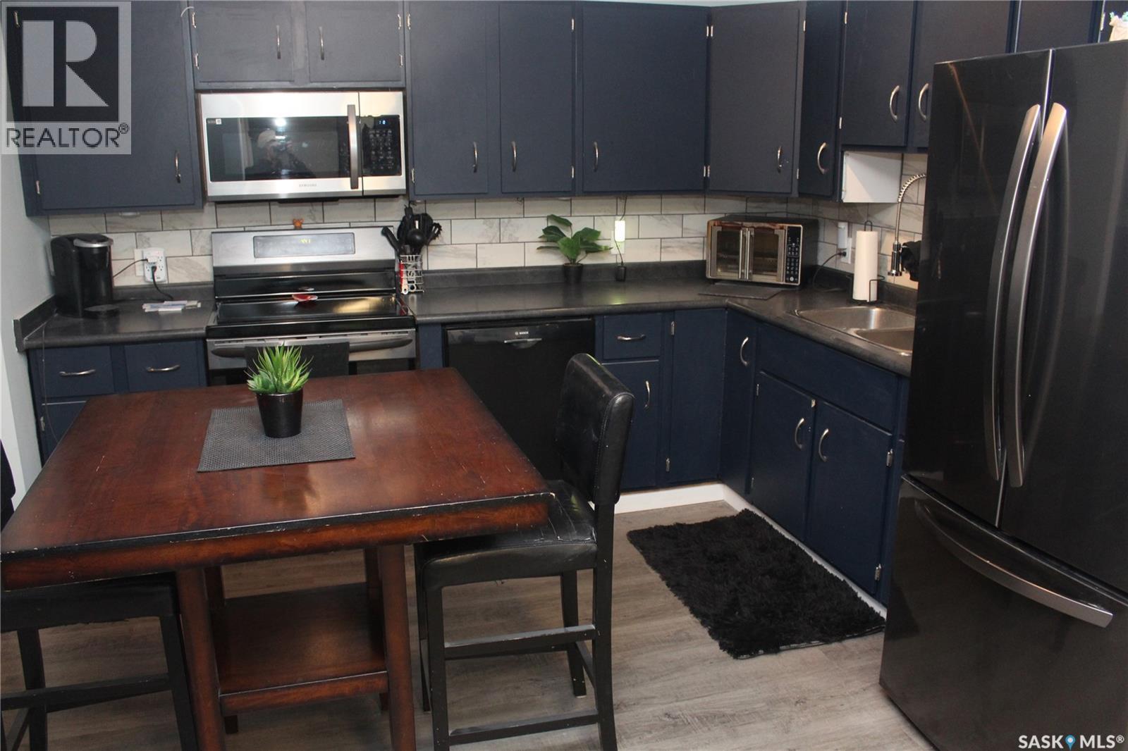 1220 Courtney Street, Regina, Saskatchewan  S4T 7R9 - Photo 8 - SK023564