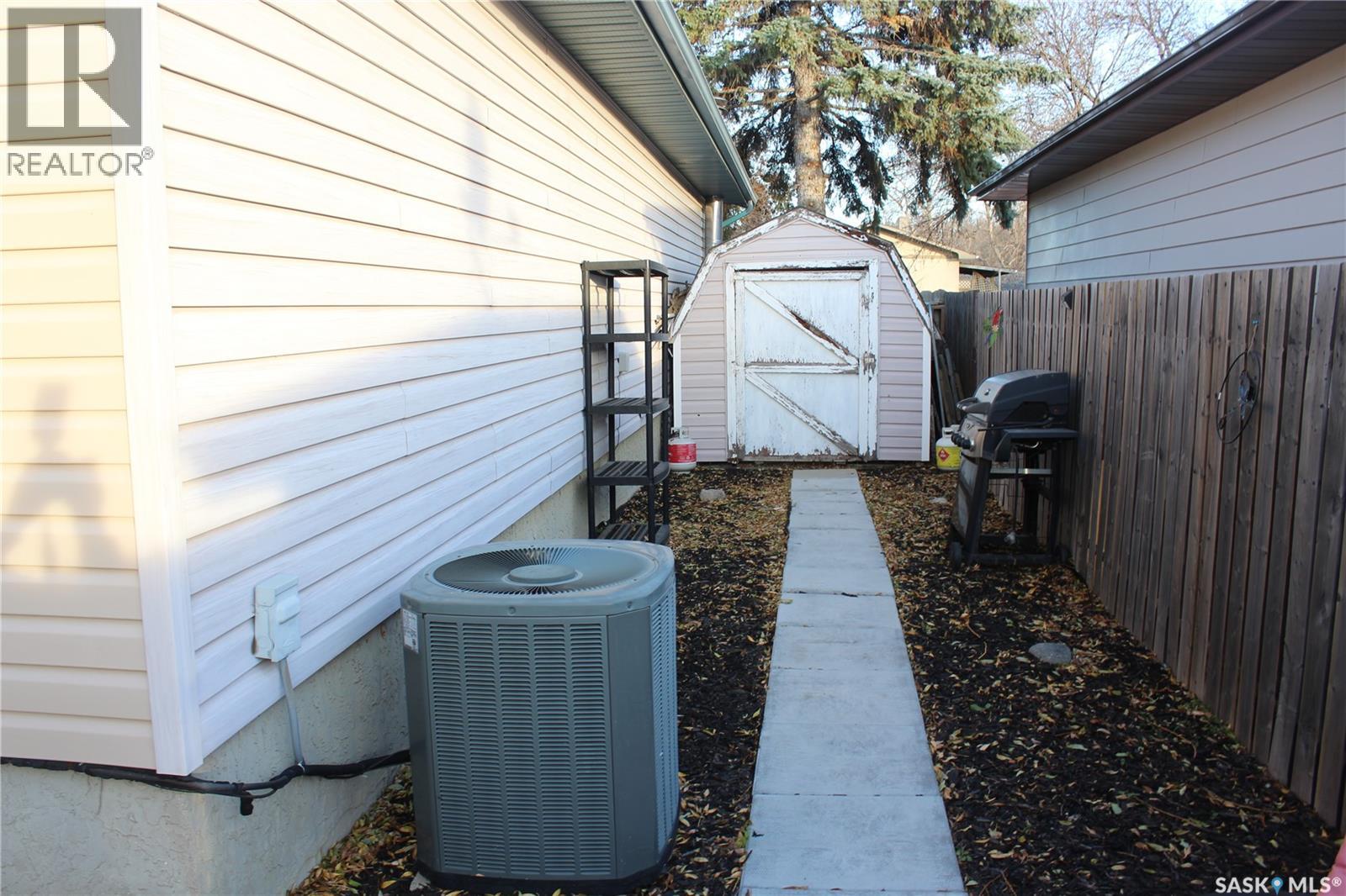 1220 Courtney Street, Regina, Saskatchewan  S4T 7R9 - Photo 28 - SK023564