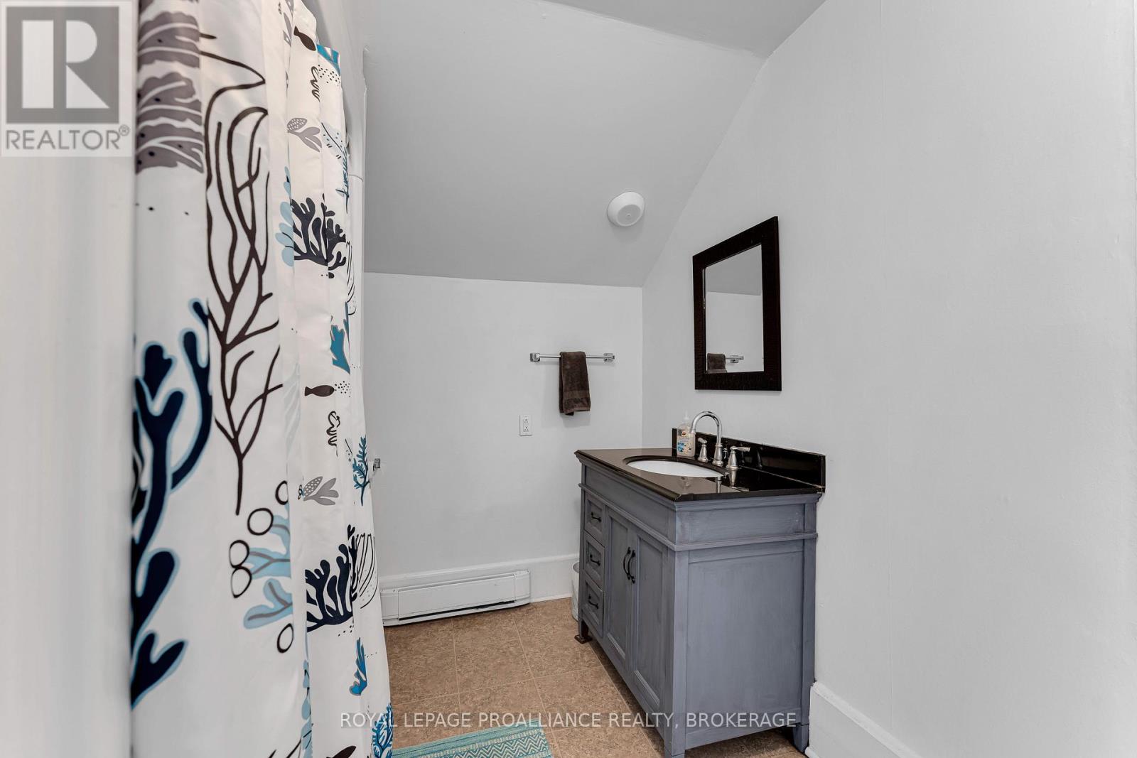 30, 32, 34 Victoria Avenue, Gananoque, Ontario  K7G 2R8 - Photo 26 - X12520860