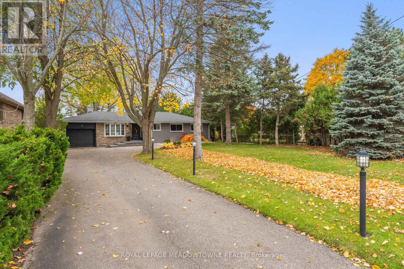 4 Chipper Court, Halton Hills, Ontario  L7G 1L3 - Photo 2 - W12520622