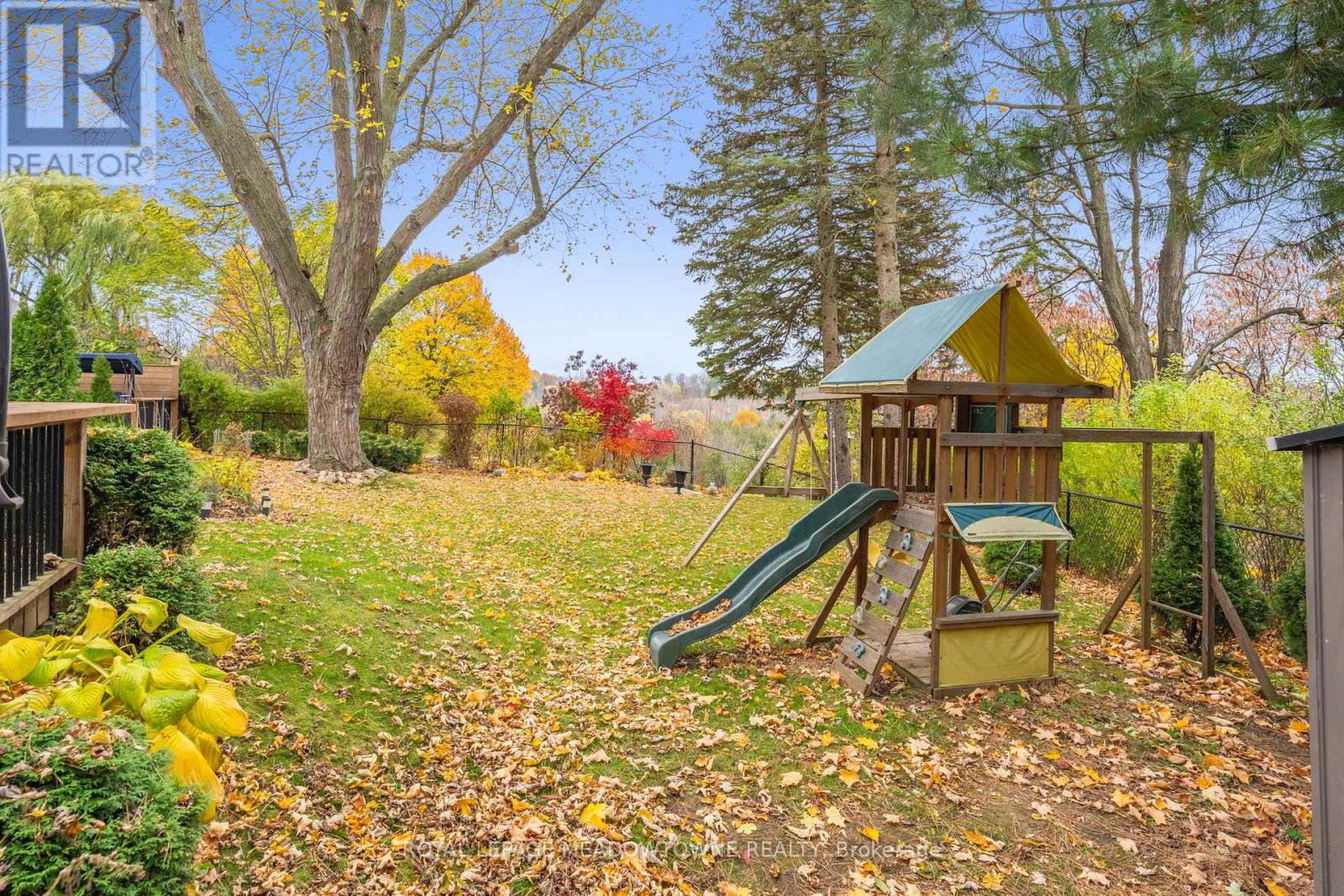 4 Chipper Court, Halton Hills, Ontario  L7G 1L3 - Photo 27 - W12520622