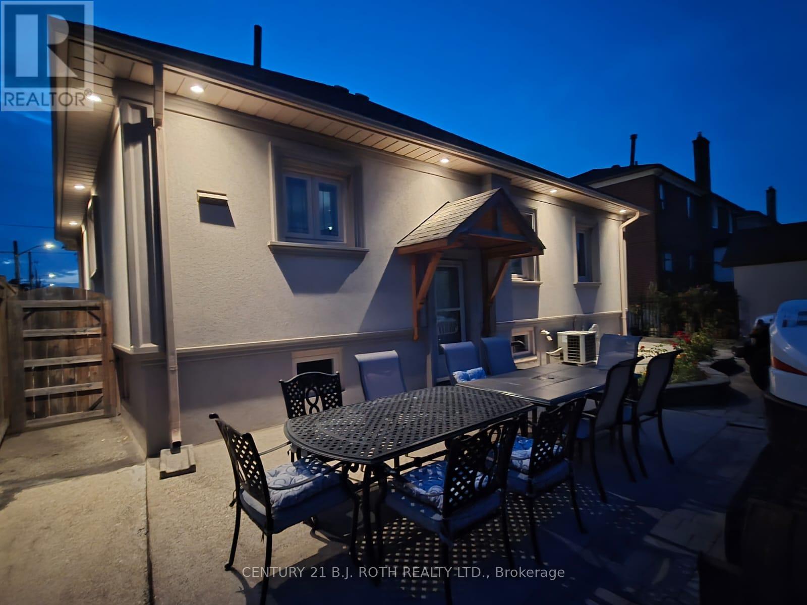 193 Epsom Downs Drive, Toronto, Ontario  M3M 1S8 - Photo 11 - W12520638