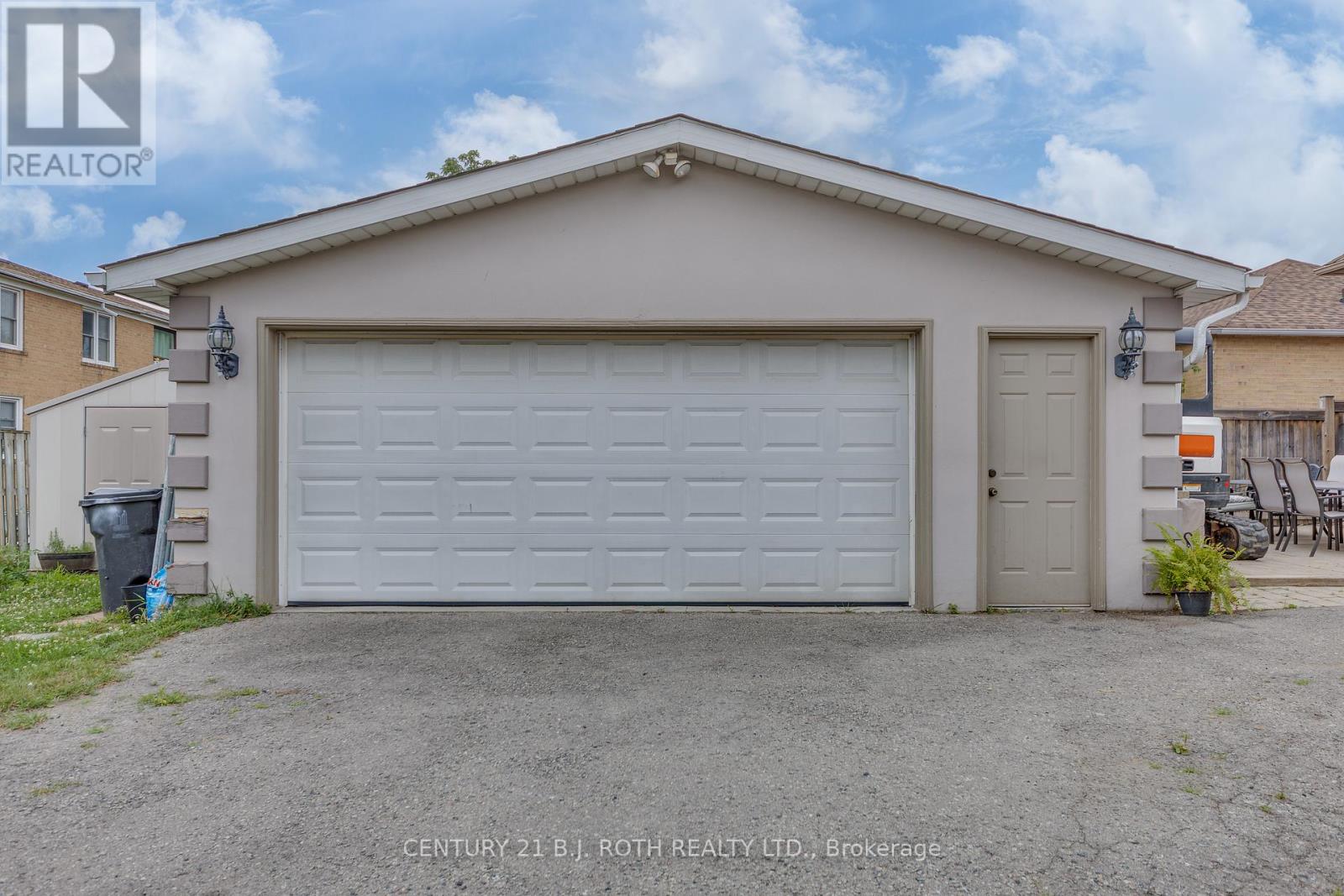 193 Epsom Downs Drive, Toronto, Ontario  M3M 1S8 - Photo 7 - W12520638