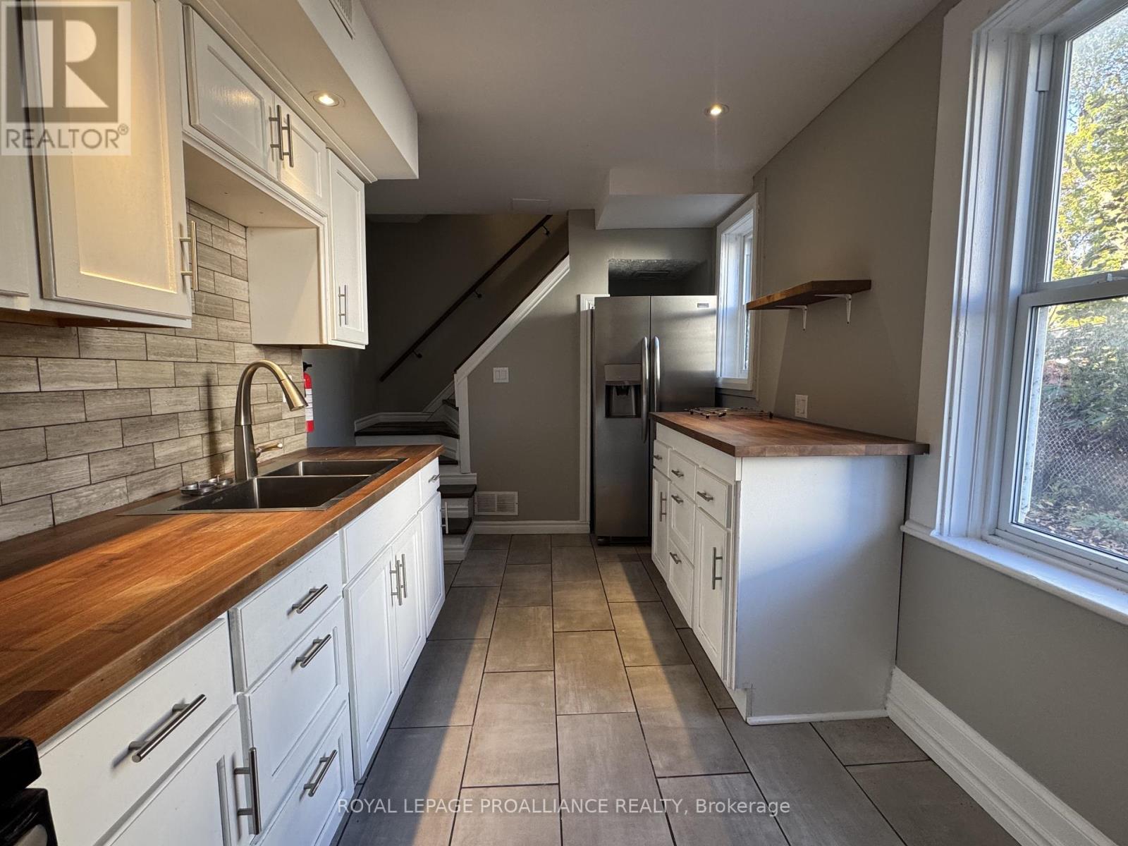 A - 28 Sinclair Street, Belleville, Ontario  K8P 3S6 - Photo 5 - X12520822