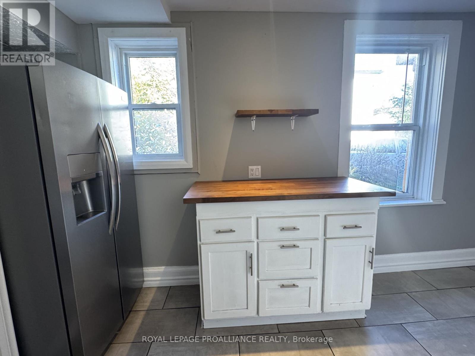 A - 28 Sinclair Street, Belleville, Ontario  K8P 3S6 - Photo 6 - X12520822