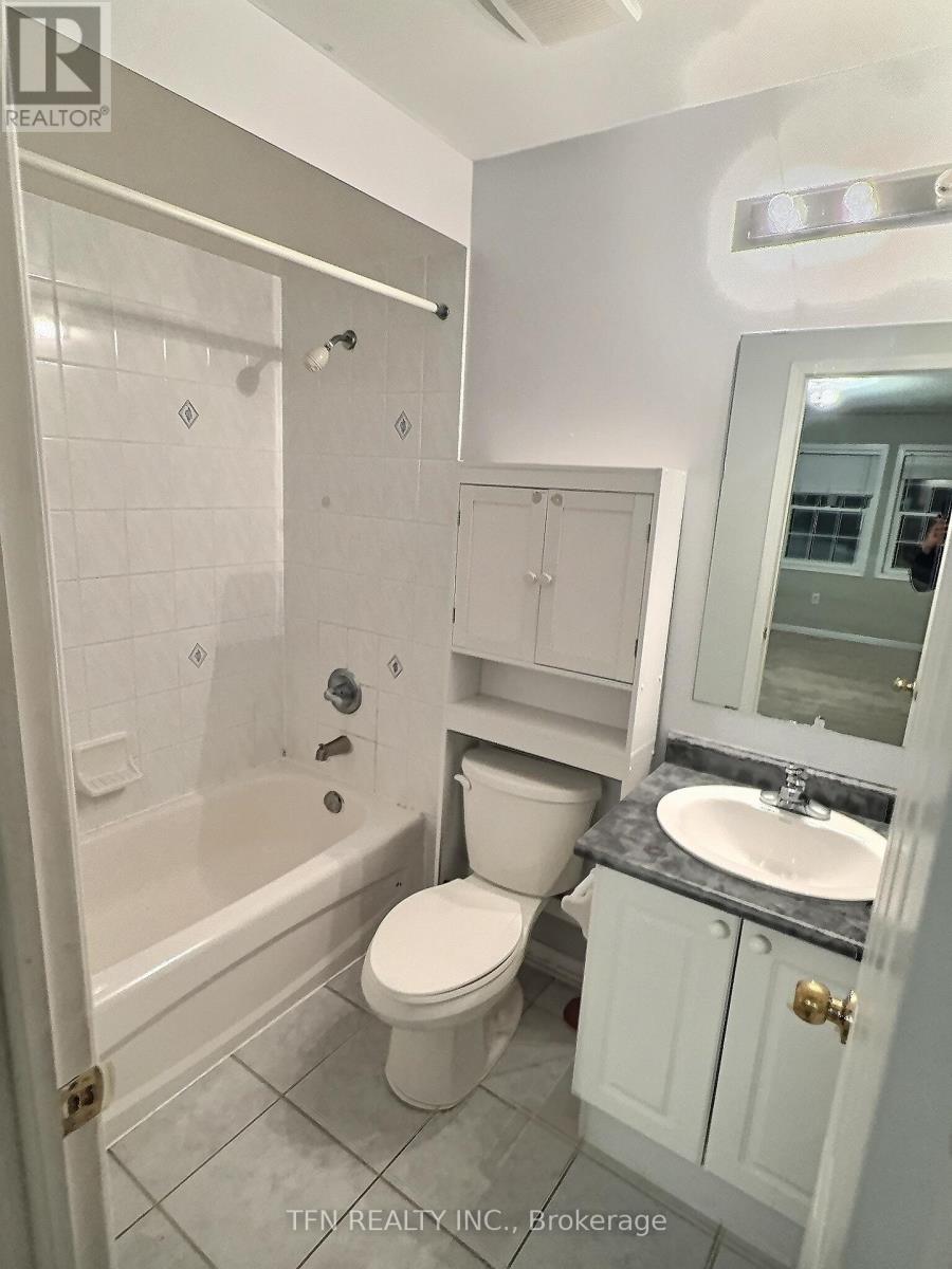 50 Kirkland Place, Whitby, Ontario  L1P 1X3 - Photo 11 - E12354636