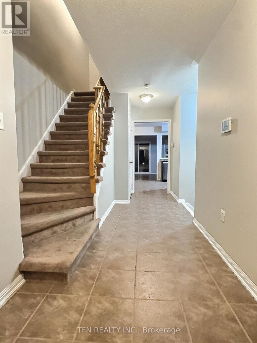 50 Kirkland Place, Whitby, Ontario  L1P 1X3 - Photo 2 - E12354636