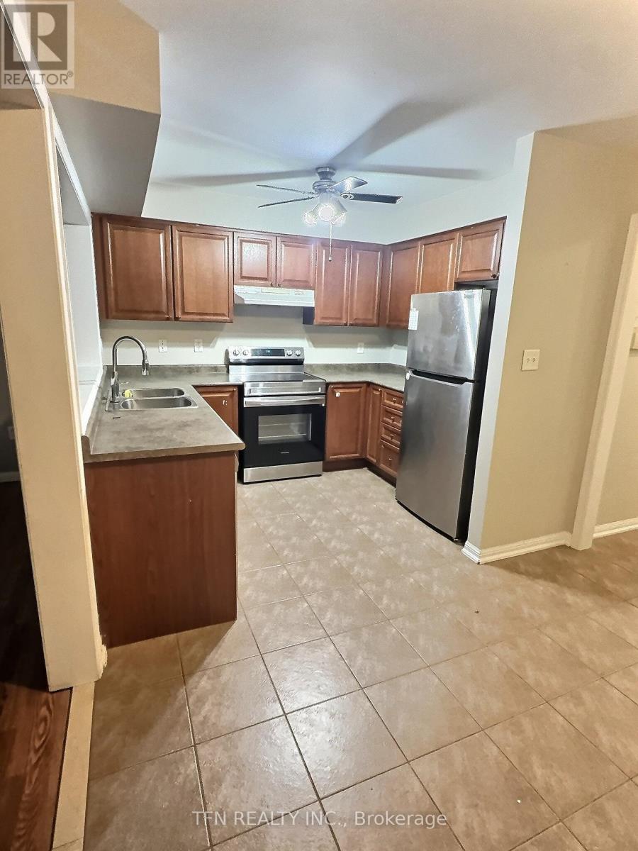 50 Kirkland Place, Whitby, Ontario  L1P 1X3 - Photo 5 - E12354636