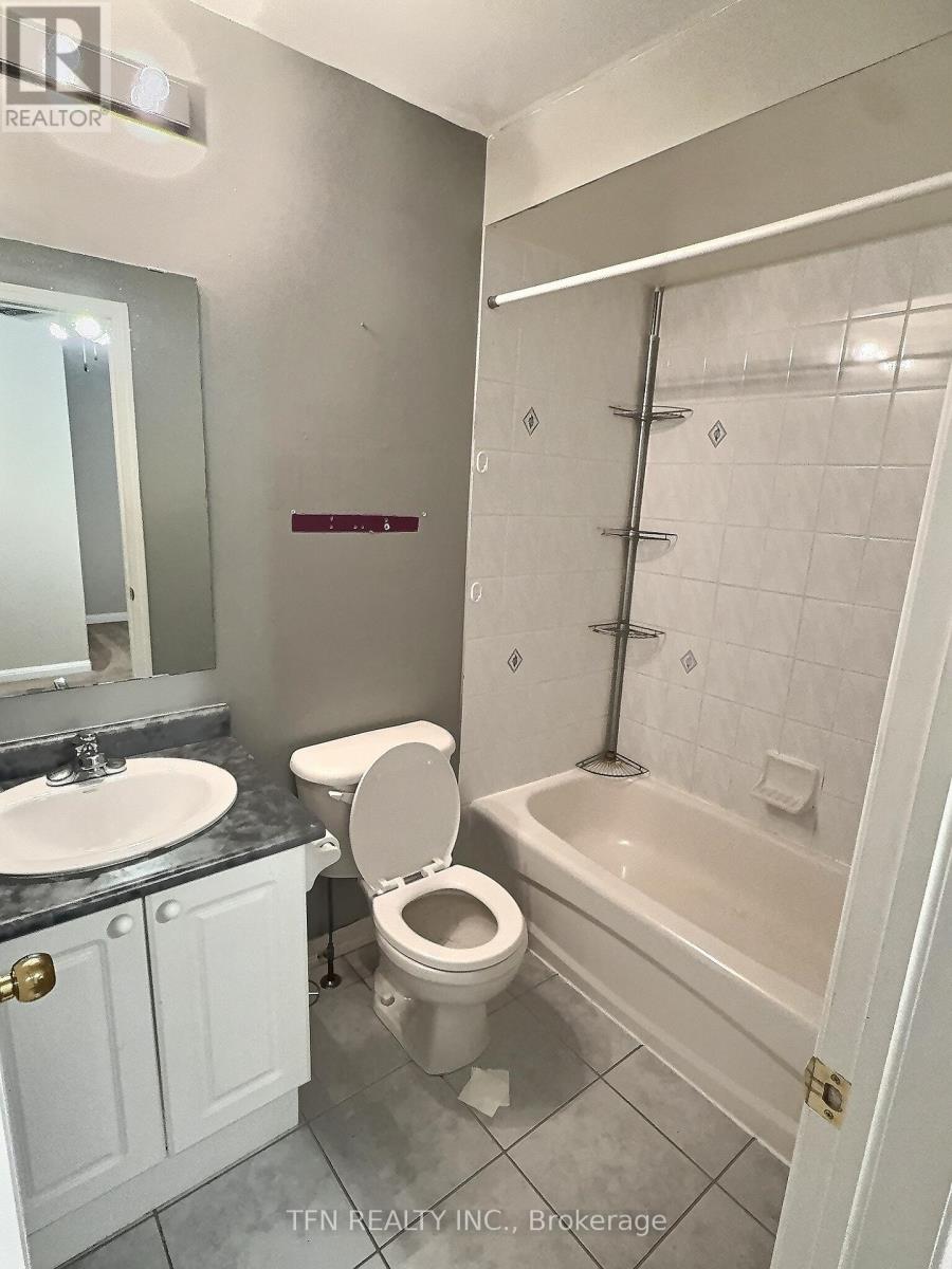 50 Kirkland Place, Whitby, Ontario  L1P 1X3 - Photo 9 - E12354636