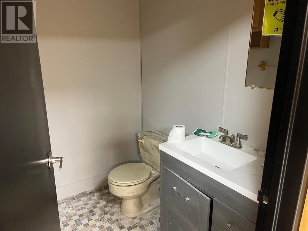 17 Manitoba Rd, Elliot Lake, Ontario  P5A 2A6 - Photo 7 - SM253205