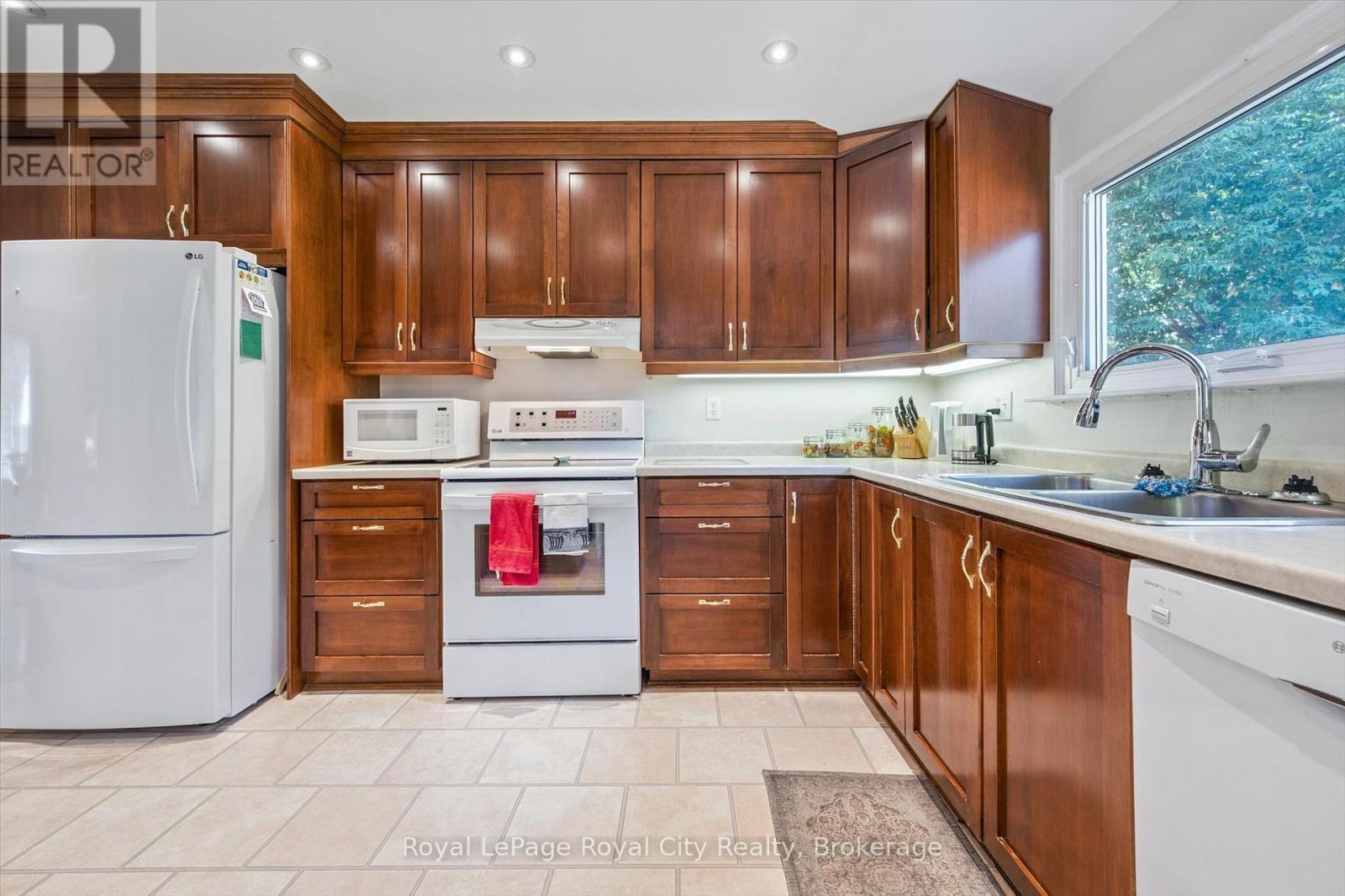 6 Fairmeadow Drive, Guelph, Ontario  N1H 6X3 - Photo 17 - X12520814