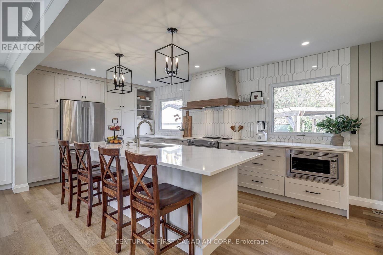 374 Glenrose Drive, London South, Ontario N6K 2A8 - Photo 13 - X12520748