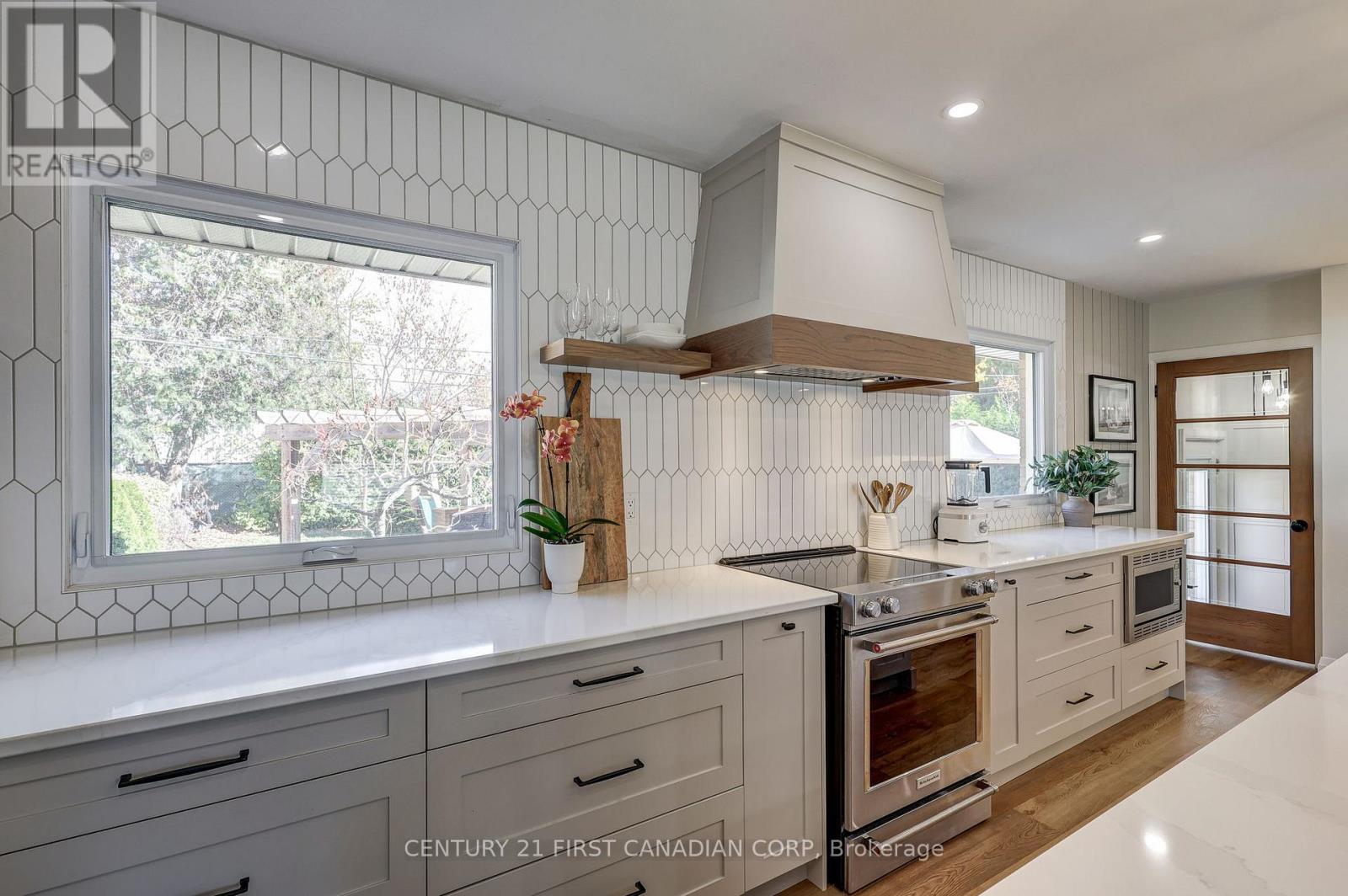 374 Glenrose Drive, London South, Ontario N6K 2A8 - Photo 19 - X12520748