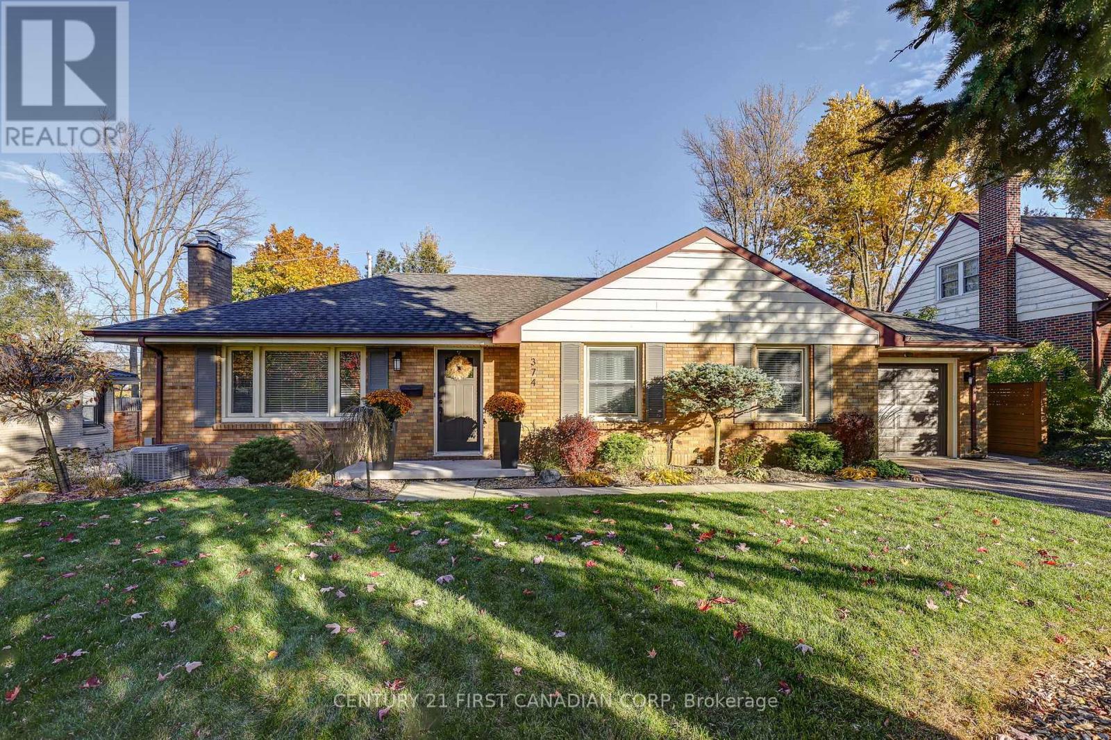 374 Glenrose Drive, London South, Ontario N6K 2A8 - Photo 2 - X12520748