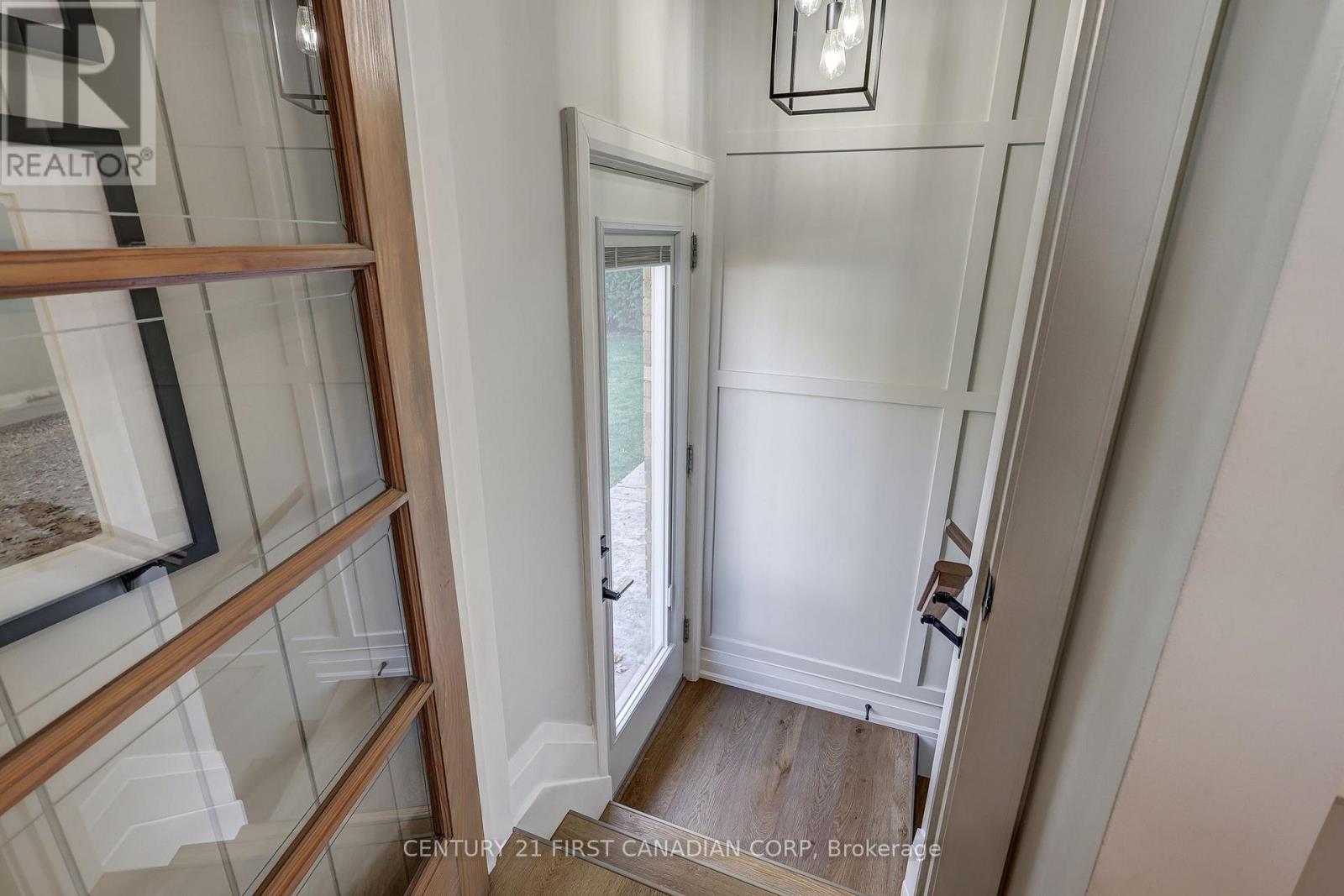 374 Glenrose Drive, London South, Ontario N6K 2A8 - Photo 22 - X12520748