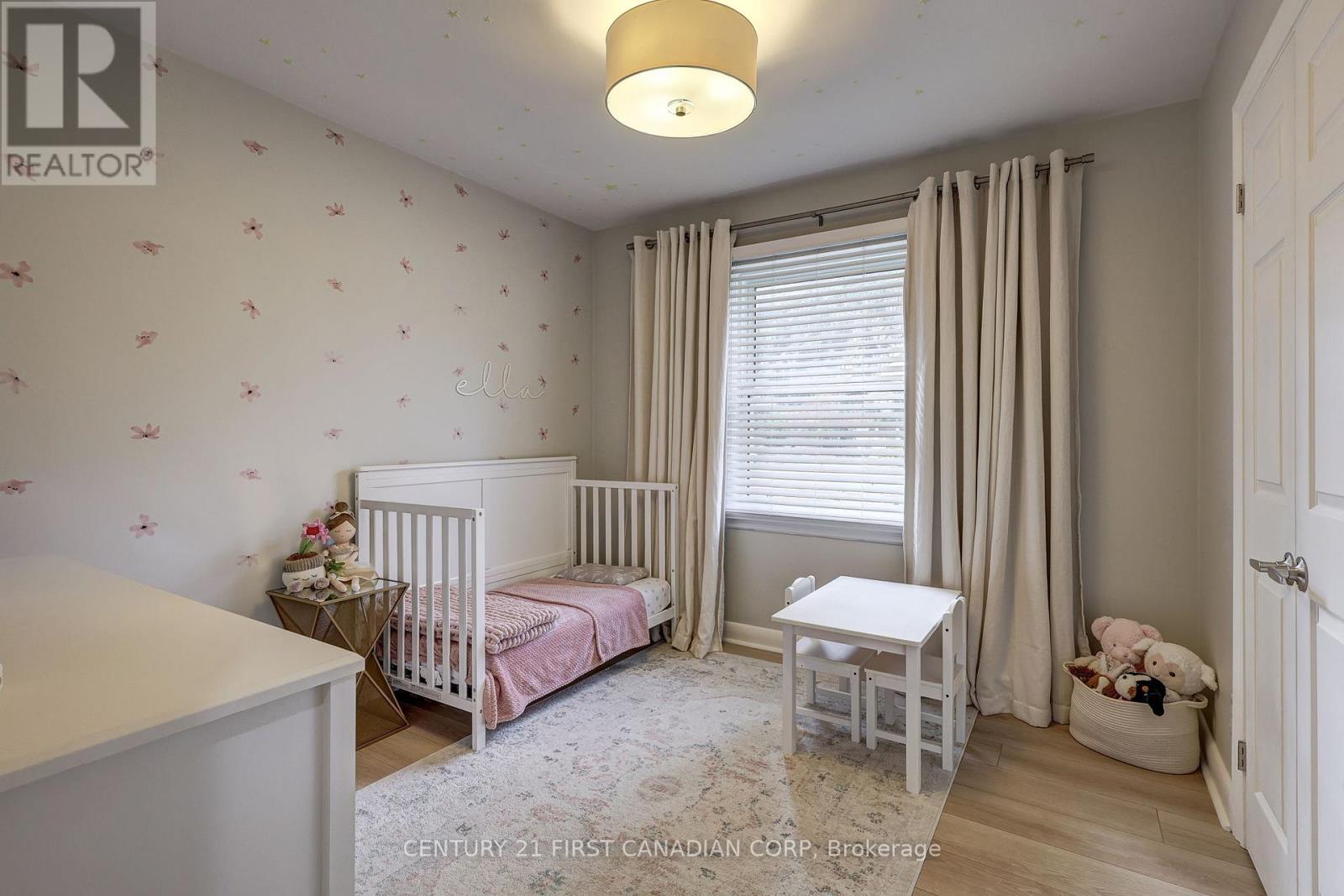 374 Glenrose Drive, London South, Ontario N6K 2A8 - Photo 23 - X12520748