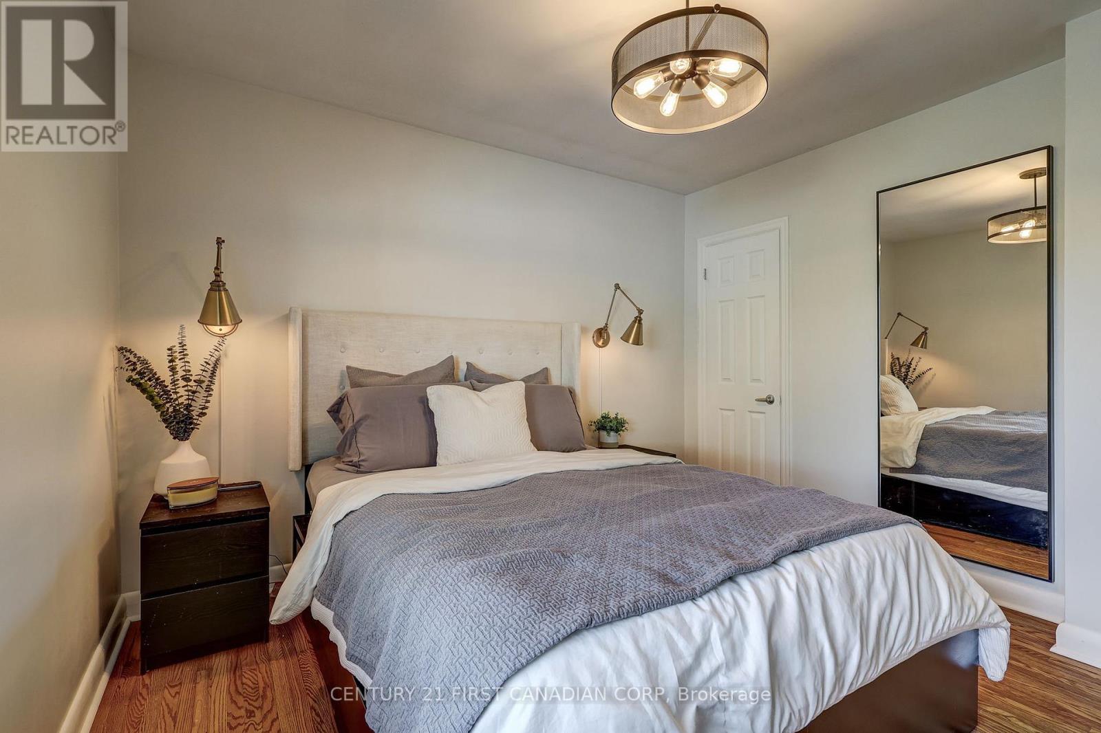 374 Glenrose Drive, London South, Ontario N6K 2A8 - Photo 28 - X12520748