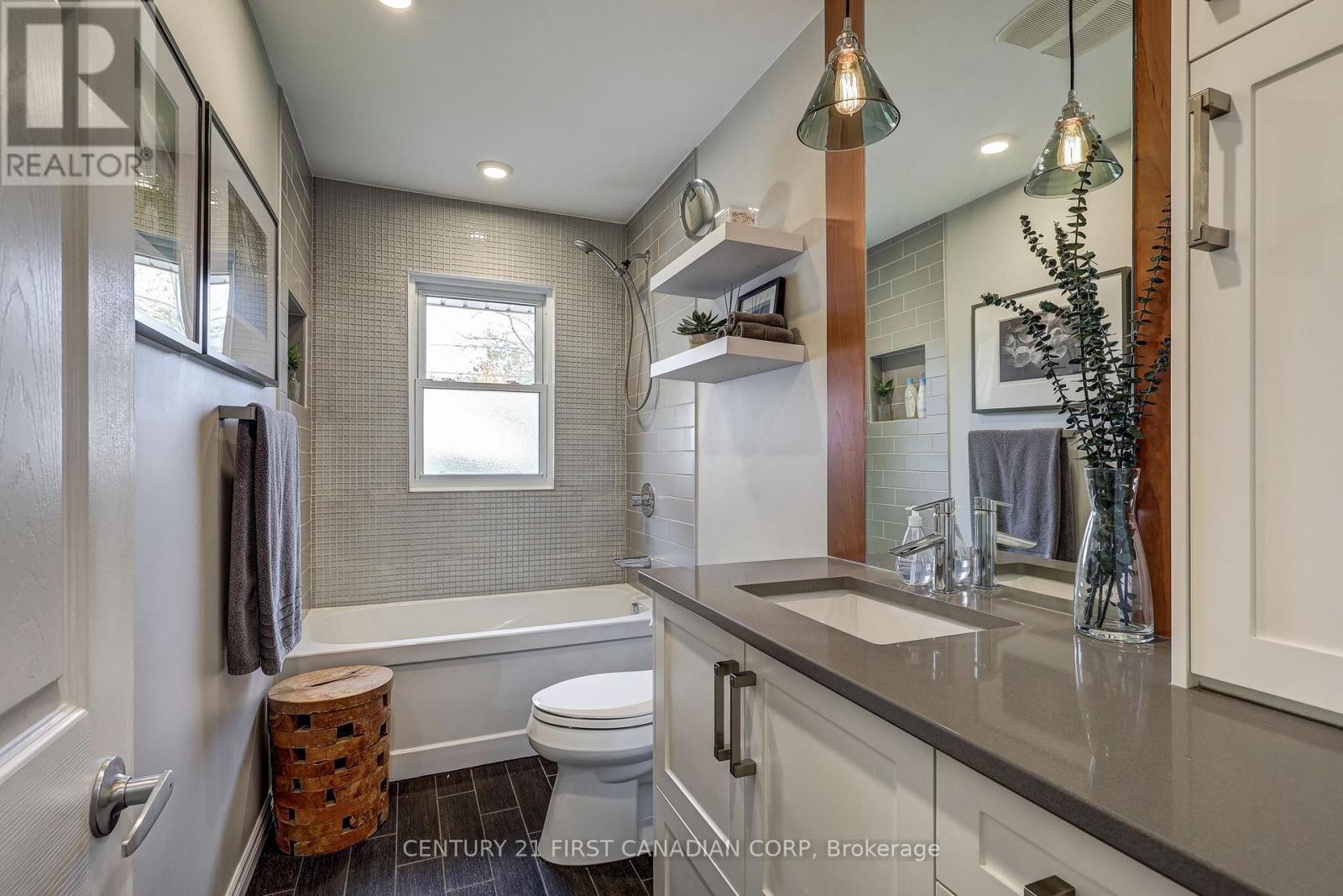 374 Glenrose Drive, London South, Ontario N6K 2A8 - Photo 29 - X12520748