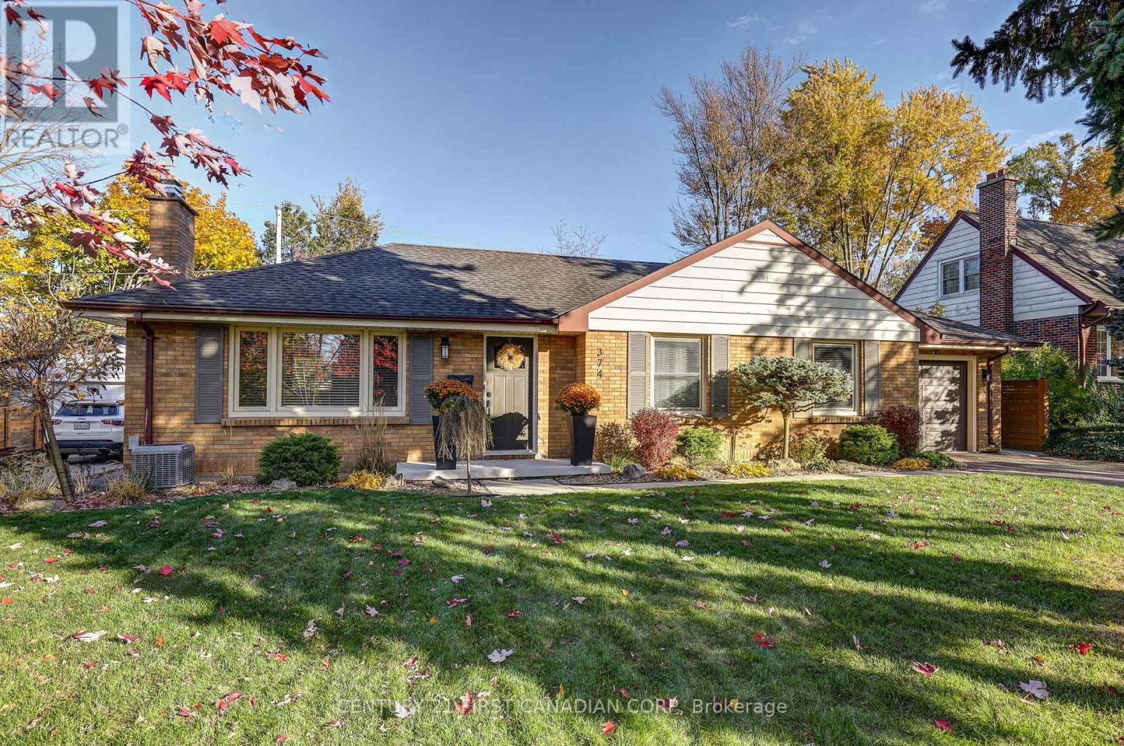 374 Glenrose Drive, London South, Ontario N6K 2A8 - Photo 3 - X12520748