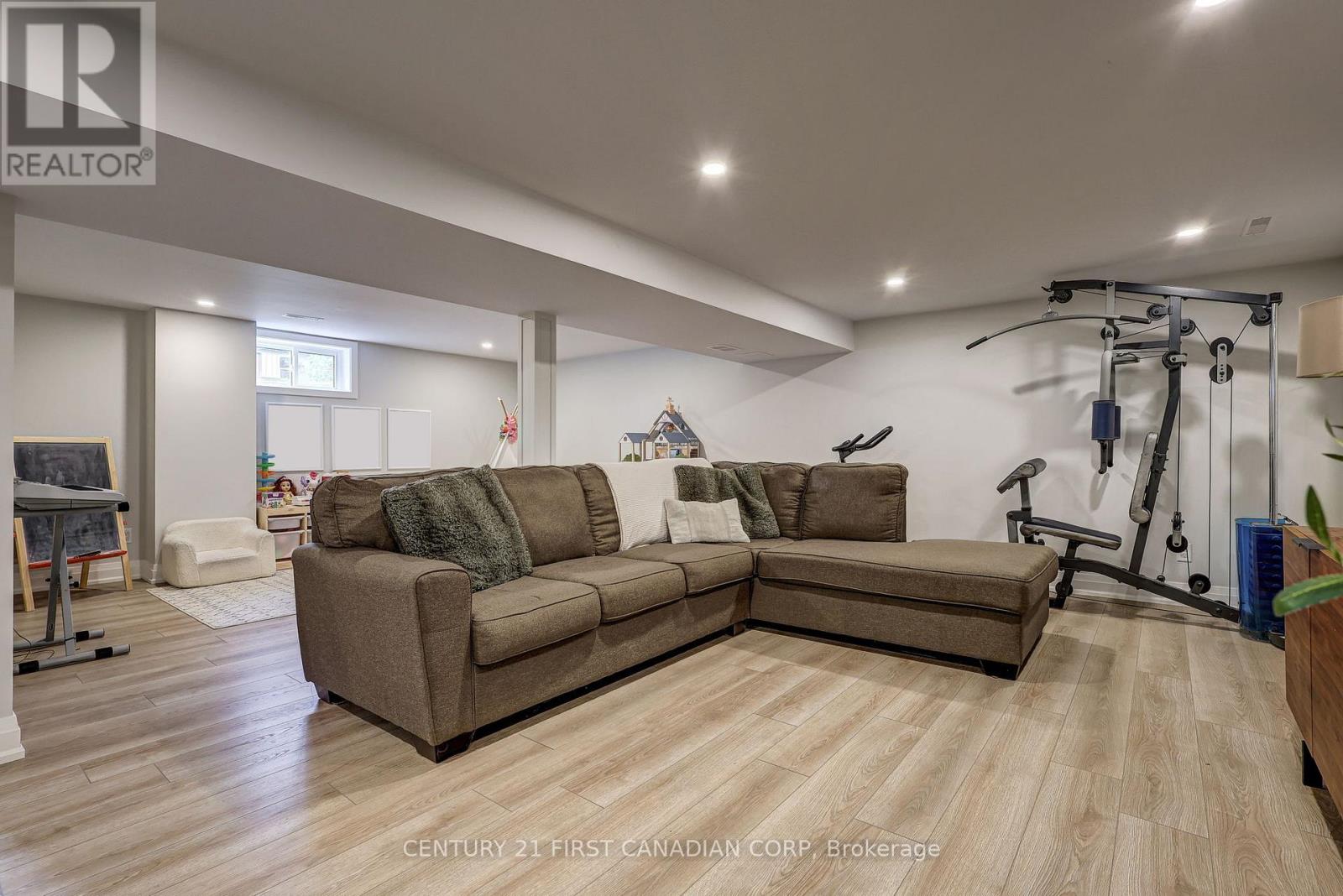 374 Glenrose Drive, London South, Ontario N6K 2A8 - Photo 34 - X12520748