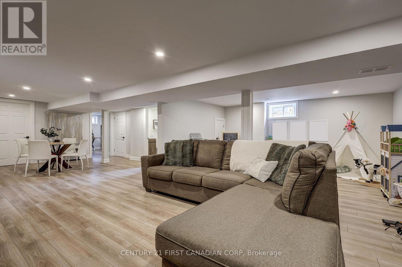 374 Glenrose Drive, London South, Ontario N6K 2A8 - Photo 35 - X12520748