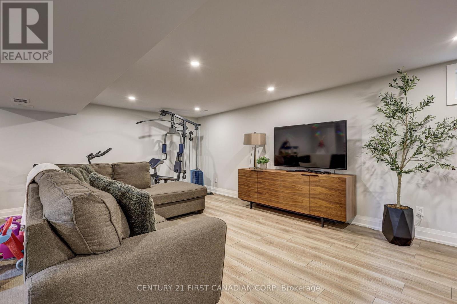 374 Glenrose Drive, London South, Ontario N6K 2A8 - Photo 36 - X12520748