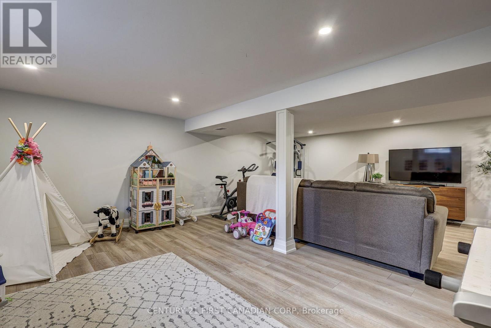 374 Glenrose Drive, London South, Ontario N6K 2A8 - Photo 38 - X12520748