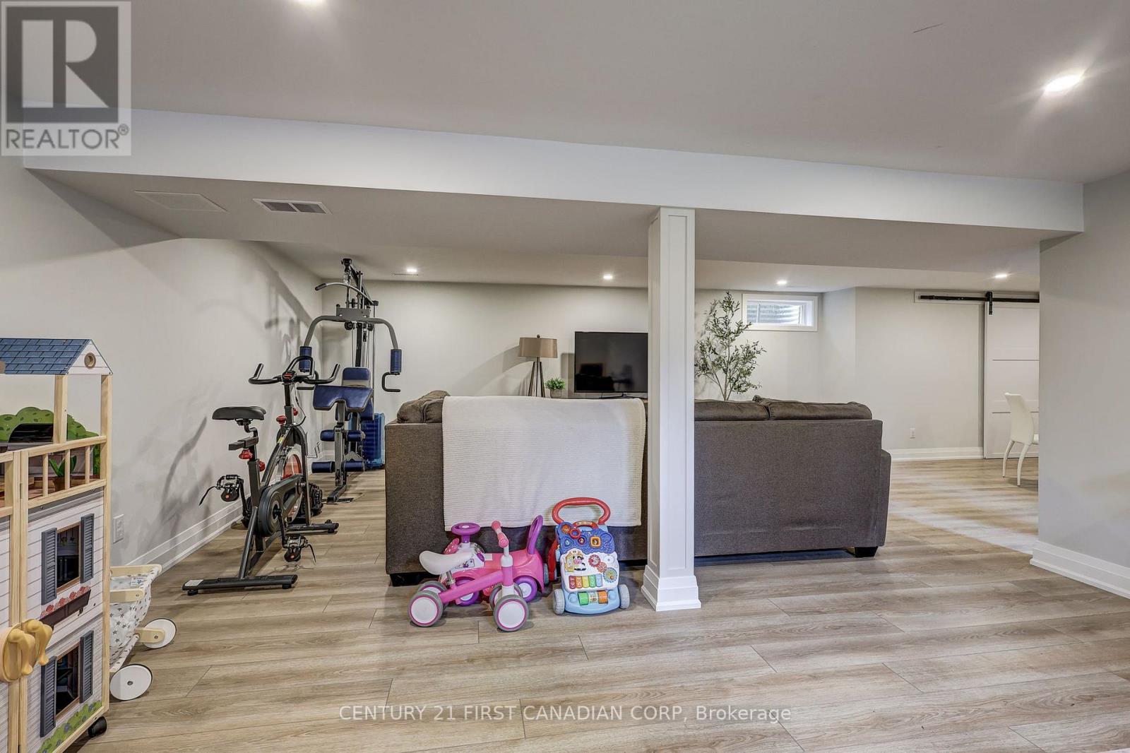 374 Glenrose Drive, London South, Ontario N6K 2A8 - Photo 39 - X12520748