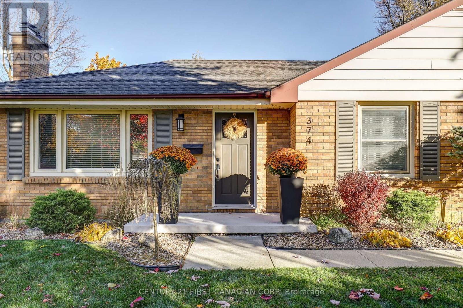 374 Glenrose Drive, London South, Ontario N6K 2A8 - Photo 4 - X12520748