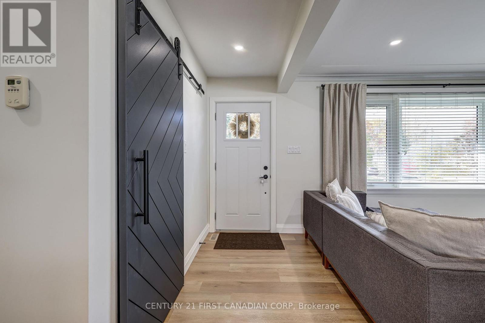 374 Glenrose Drive, London South, Ontario N6K 2A8 - Photo 6 - X12520748