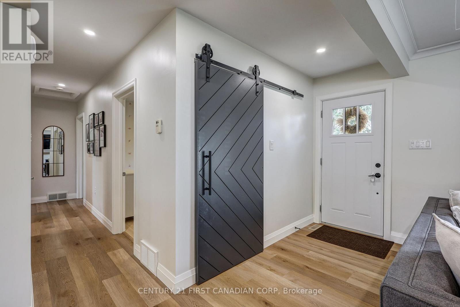 374 Glenrose Drive, London South, Ontario N6K 2A8 - Photo 7 - X12520748