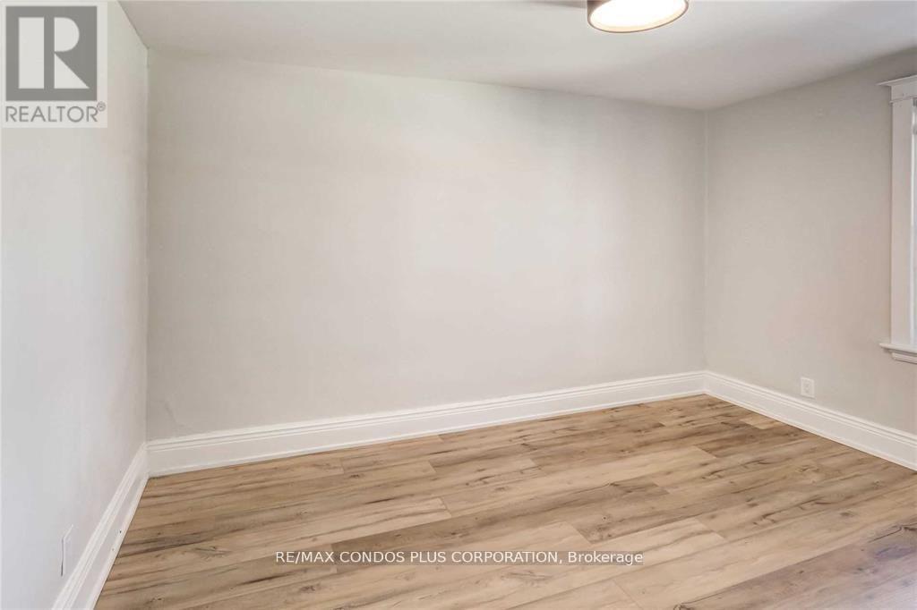 4 - 4 North Oval Street, Hamilton, Ontario  L8S 3Y6 - Photo 11 - X12520682