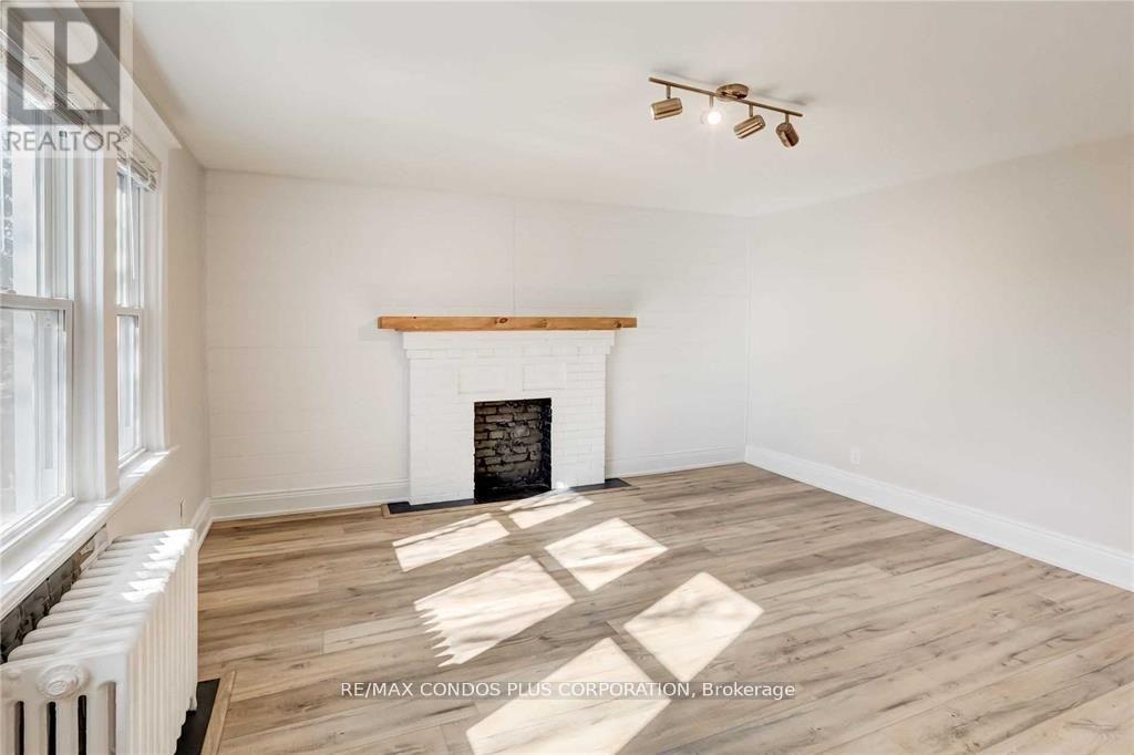 4 - 4 North Oval Street, Hamilton, Ontario  L8S 3Y6 - Photo 3 - X12520682